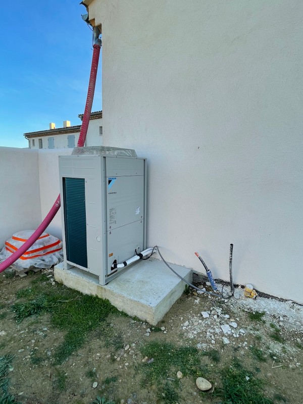Raccordement et mise en service pompe à chaleur DAIKIN dans la région du Pays d’Aix