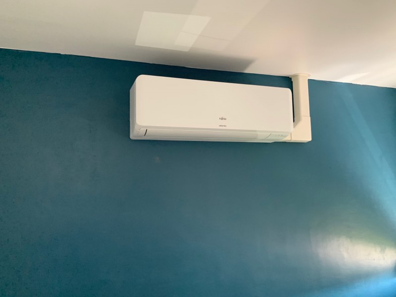 La société SOLELEC PROVENCE a réalisé la fourniture, l'installation et la mise en service d'un climatiseur réversible ATLANTIC ZENKEO entre Gardanne et MIMET.près d'Aix en Provence