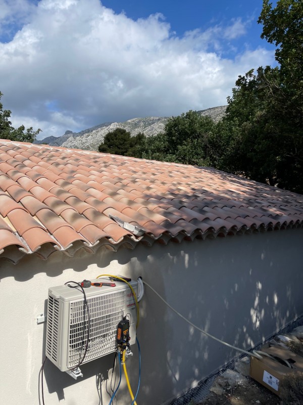 Fourniture et pose d’un climatiseur ATLANTIC Takao d’une puissance de 2500W à PUYLOUBIER pays d’AIX