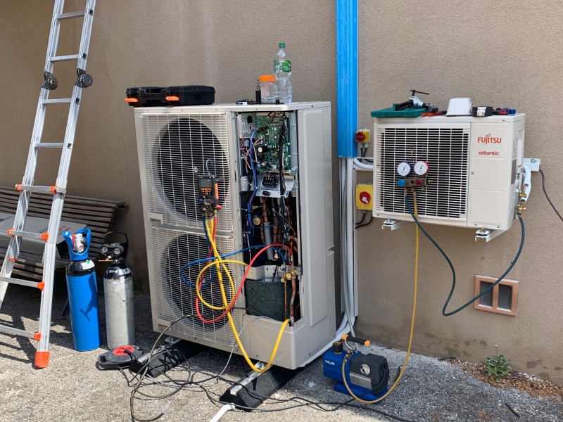 Pose groupe extérieur Atlantic 22 KW à PUYLOUBIER