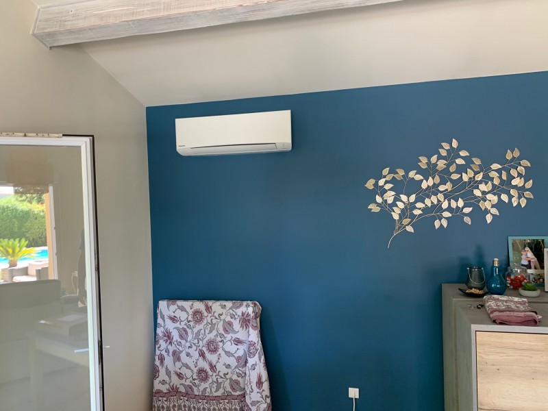 Pose d’un climatiseur réversible de marque Panasonic, type ETHEREA, de 3,5kW à Aix en Provence
