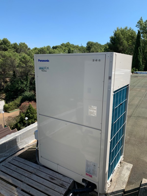 Pose et mise en service de climatiseurs grande puissance Panasonic VRV à Bouc Bel Air