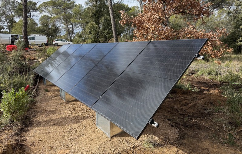 Pose panneaux photovoltaïques Aix-en-Provence pour pompe de bassin ou étang en site isolé