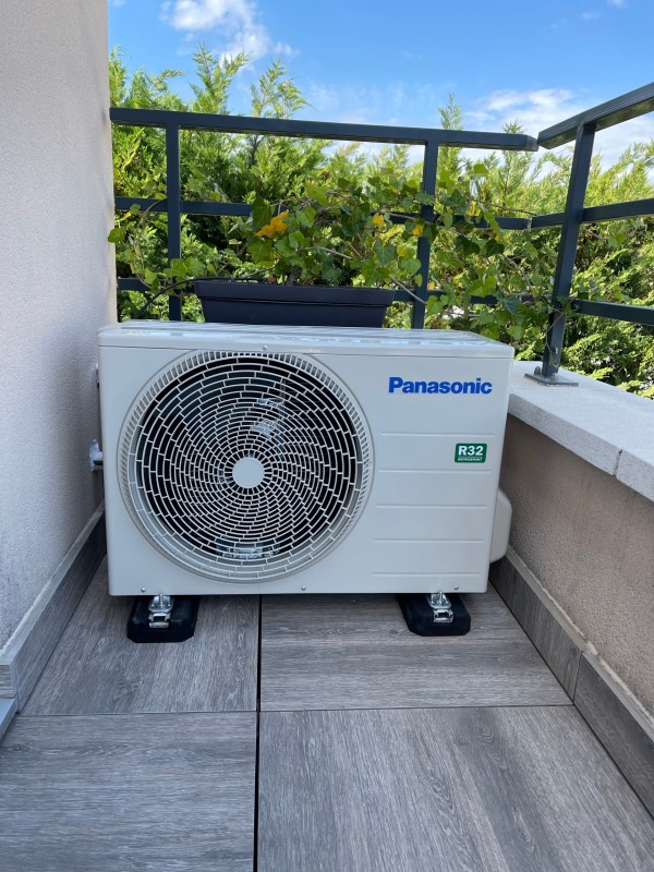 Nouvel climatiseur etherea  PANASONIC posé par Solelec provence à Cabries
