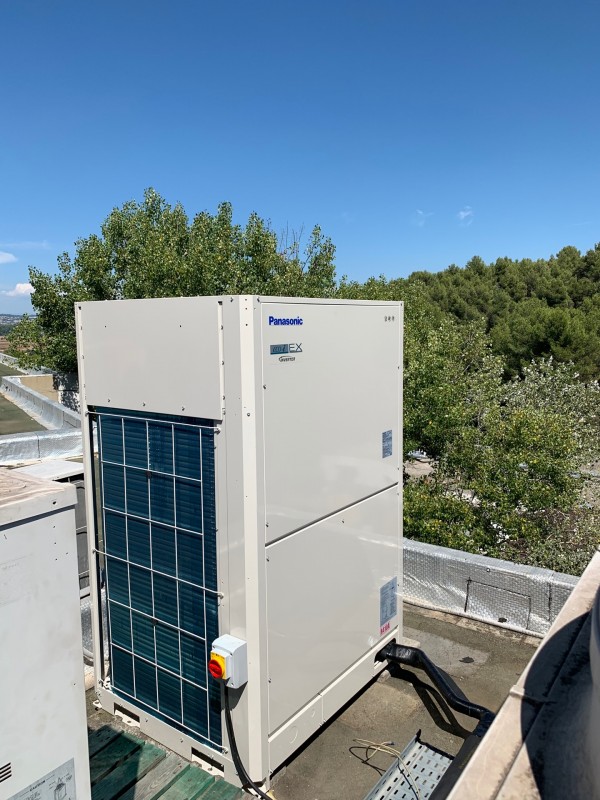 Pose et mise en service de climatiseurs grande puissance Panasonic VRV à Bouc Bel Air