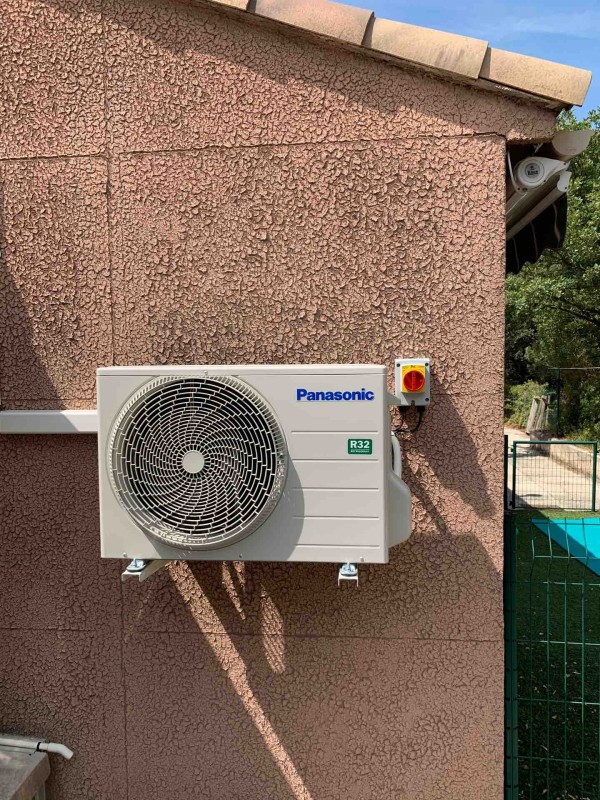 INstallation d'un climatiseur Panasonic à la crèche de bouc bel air