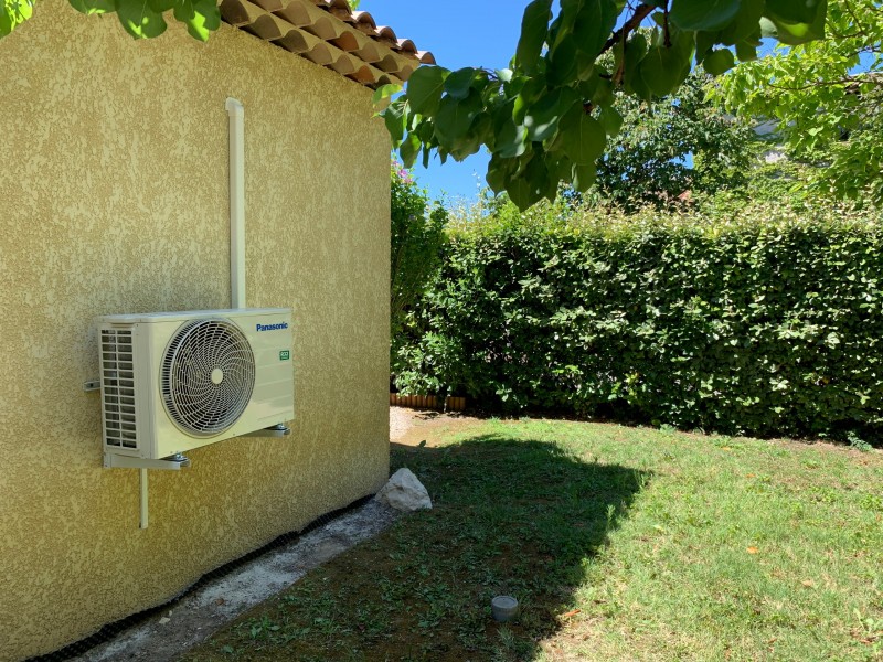 Pose d’un climatiseur réversible de marque Panasonic, type ETHEREA, de 3,5kW à Aix en Provence